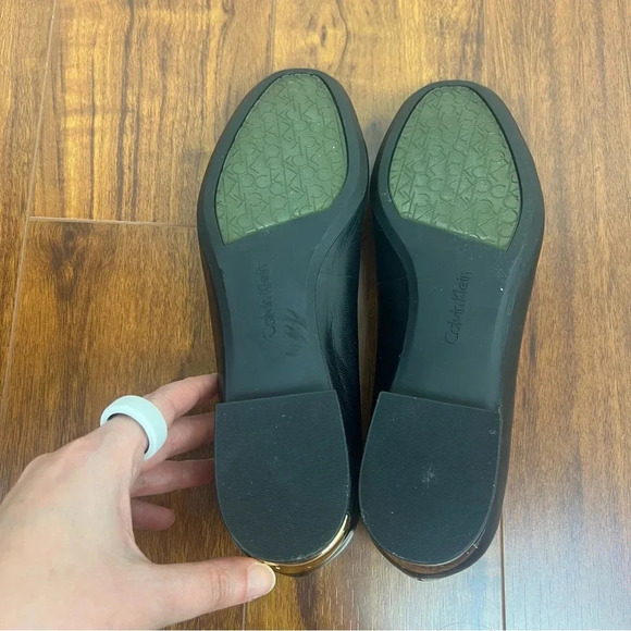 NEW Calvin Klein Felice Ballet Flat Block Heel Black Gold Size 7 - Picture 5 of 6